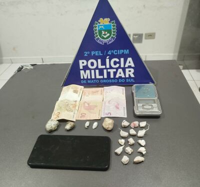 Imagem da notícia Dois homens são presos por tráfico de drogas em Costa Rica